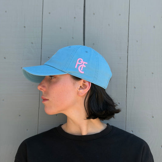 casquette bleue ciel